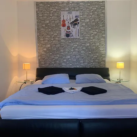 Jsmit Music&bar&apartments, Balkóny V Apartmánah, Bar Dole *